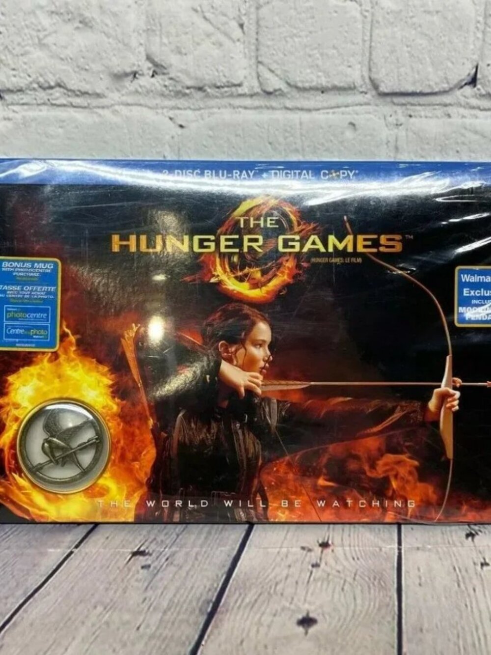 New The Hunger Games Movie Blu Ray Walmart Exclusive with Mocking Jay Pendant